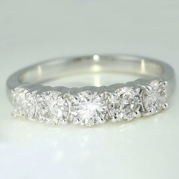 14 K / 585 White Gold IGI Cert 5 Solitaire Diamond Ring: IGI Certified 14 K / 585 White Solitaire Diamond Ring 14 K Hallmarked White gold Gross Metal Weight - 3.200 g Ring size - US 7 Diamond Details Total Ct. Weig