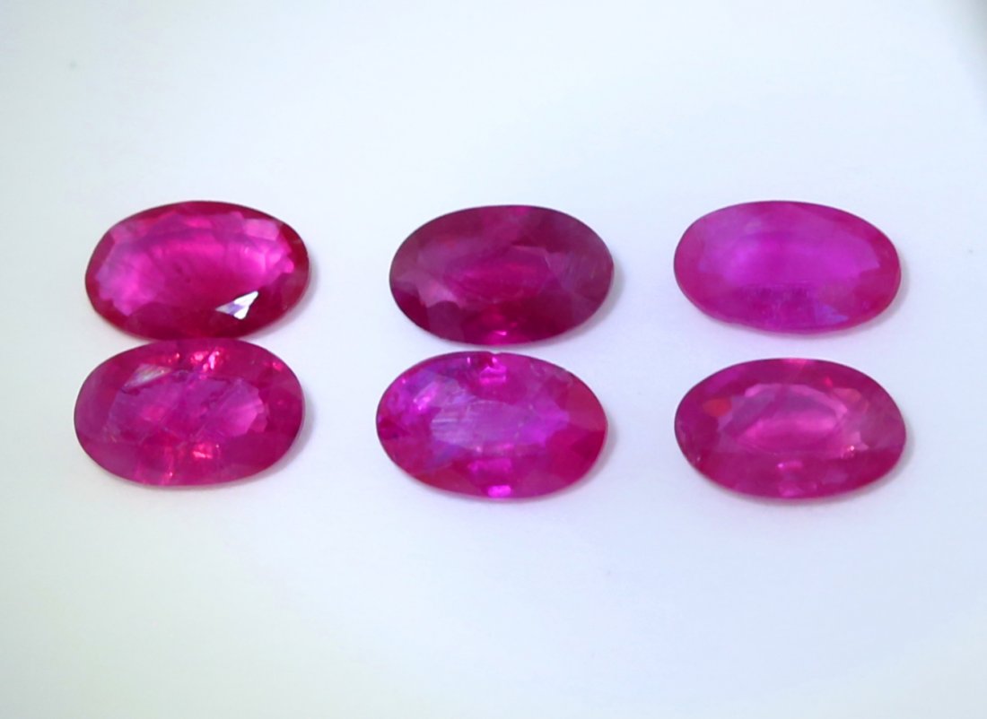 IGI Certified - Set of 6 Rubies 1.56 ct. - BURMA: IGI Certified 1.56 ct. Set of 6 Rubies - BURMA Cut - Oval Mixed cut Color - Purplish Red Clarity - SI Ct. wt. - 0.27 + 0.22 + 0.32 + 0.24 + 0.28 + 0.23 = 1.56 ct. Dimensions - 5.06 x 3.19