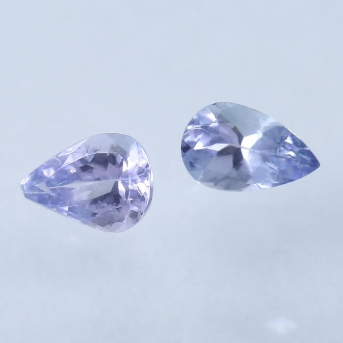 IGI Certified Set of 2 - 0.72 ct. Tanzanites - TANZANIA: RESERVE PRICE - 100 EURO IGI Certified Set of 2 - 0.72 ct. Tanzanites - TANZANIA Ct. Weight - 0.41 + 0.31 = 0.72 ct. Cut - Pear Mixed cut Color - Bluish Violet&nbs