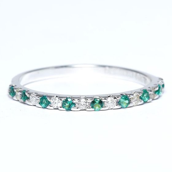 14 K / 585 White Gold Diamond and Emerald Band Ring (1 of 4)