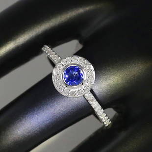 18 K / 750 White Gold Blue Sapphire and Diamond Ring: RESERVE PRICE - 800 $ 18 K / 750 White Gold Blue Sapphire and Diamond Ring 18 K Hallmarked White gold Gross metal weight - 2.20 g Total gem weight - 1.01 ct. Ring size -