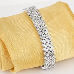 14 K / 585 White Gold Diamond Bracelet: RESERVE PRICE - 7000 $14 K / 585 White Gold Diamond Bracelet Bracelet Tongue lockHand crafted Gross gold weight - 25.570 g14 K solid Hallmarked White goldBracelet length - 6.5