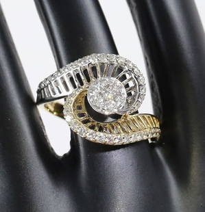 IGI Certified 18 K / 750 Yellow Gold Diamond Ring: RESERVE PRICE - 1000 $ IGI Certified 18 K / 750 Yellow Gold Designer Diamond Ring 18 K / 750 Hallmarked Yellow gold Gross metal weight - 4.110 g Dimensions - Top width 15 mm