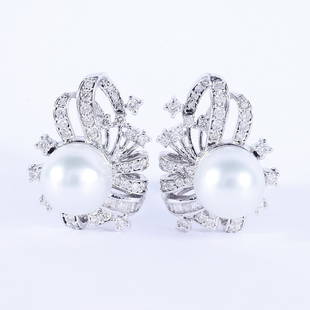 14 K White Gold Diamond & South Sea Pearl Earrings: RESERVE PRICE - 3000 $ 14 K / 585 White Gold Diamond and South sea Pearl Earrings 14 K Hallmarked White gold Screw Back Earrings Gross metal weight - 12.830 g <