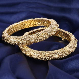 Antique style Handmade 18 K / 750 Yellow Gold Bangle Bracelet: RESERVE PRICE - 14000 $ Antique style Handmade 18 K / 750 Yellow Gold Bracelet / Bangle / Bracelet Pair Side Hinges and Lock Hand crafted Gross gold weight - 48.23