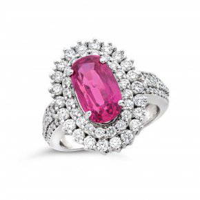 14 K / 585 White Gold Diamond and Ruby Ring: RESERVE PRICE - 10000 $ 14 K / 585 White Gold Diamond and Ruby Ring Gross gold weight - 7.000 g 14 K Hallmarked White gold Ring size - US 7