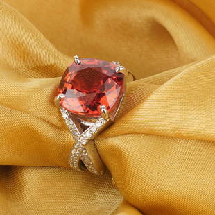 14 K / 585 White Gold Padparadscha Sapphire & Diamond Ring: 14 K / 585 White Gold Padparadscha Sapphire & Diamond Ring Gross gold weight - 9.150 g 14 K Hallmarked White gold Ring size - US 7 Dia