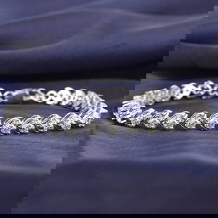14 K / 585 White Gold Diamond Bracelet: IGI Certified 14 K / 585 White Gold Diamond Bracelet Hand crafted Gross gold weight - 12.210 g 14 K solid Hallmarked White gold Bracelet length - 6.5 inches Diam