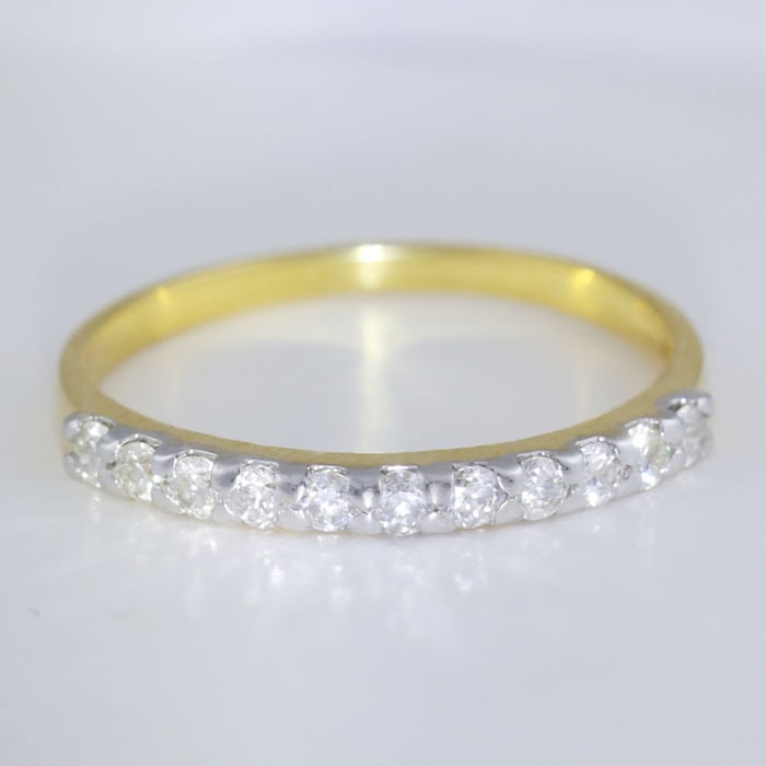 14 K / 585 Yellow Gold Diamond Band Ring: 14 K / 585 Yellow Gold Diamond Band Ring 14 K Hallmarked Yellow Gold Gross metal weight - 1.400 g Ring size - UK N - EU 54 - US 7 Diamond Details Ct. Weight