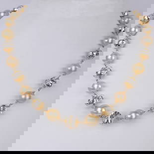 18 K / 750 Hallmarked Yellow Gold Pearl Necklace: 18 K / 750 Hallmarked Yellow Gold Pearl Necklace Gross metal weight - 41.300 g Chain Length - 17.25 inches South Sea Pearl Details Weight - 116.55 ct. Color - Yellow<