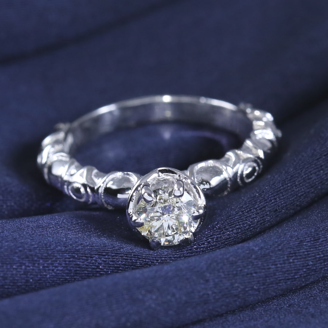 14 K / 585 White Gold Solitaire Diamond Engagement / Wedding Ring
