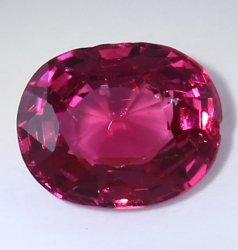 IGI Cert. 0.89 ct. Natural Red Spinel - BURMA, MYANMAR (1 of 8)