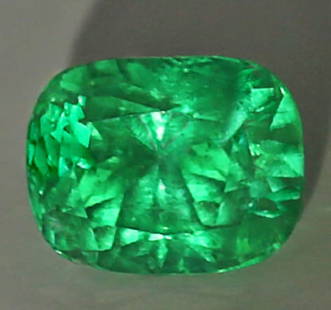 IGI Certified 7.45 ct. Emerald COLOMBIA (RARE QUALITY): IGI Certified 7.45 ct. Emerald - COLOMBIA Fine color and quality on Report Cut - Rectangular Cushion Mixed cut Color - Intense Green Clarity - SI-I Transparency - Transparent Ct.