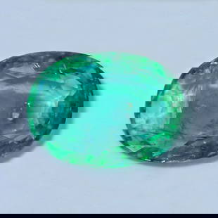 IGI Certified 4.51 ct. Emerald - ZAMBIA: IGI Certified 4.51 ct. Emerald - ZAMBIA Large Face no over weight Color - Green Clarity- Transparent Cut- Oval Mixed cut Ct. wt.- 4.51 ct. Clarity - SI-I Dimensions 12.76 X