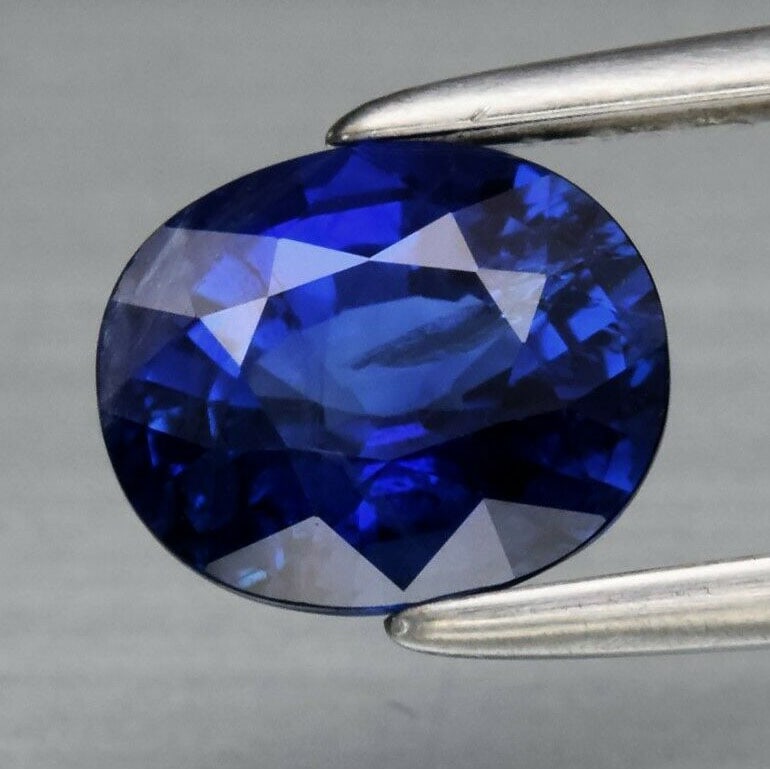 1.07 ct. Natural Velvet Blue Sapphire - SRI LANKA, CEYLON (1 of 2)