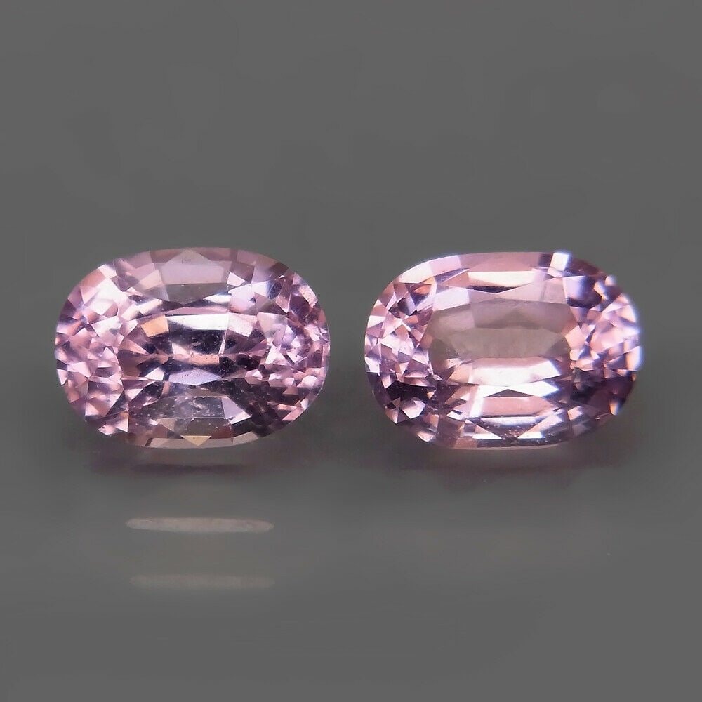 1.56 ct. Pair of Lavender color Spinels - BURMA,MYANMAR: 1.56 ct. Pair of Lavender color Spinels - BURMA, MYANMAR Color - Lavender Clarity - VS and SI Cut - Oval Ct. Weight - 1.56 ct. Size - 6.5 x 4.5 mm No. of Spinel - 2 <