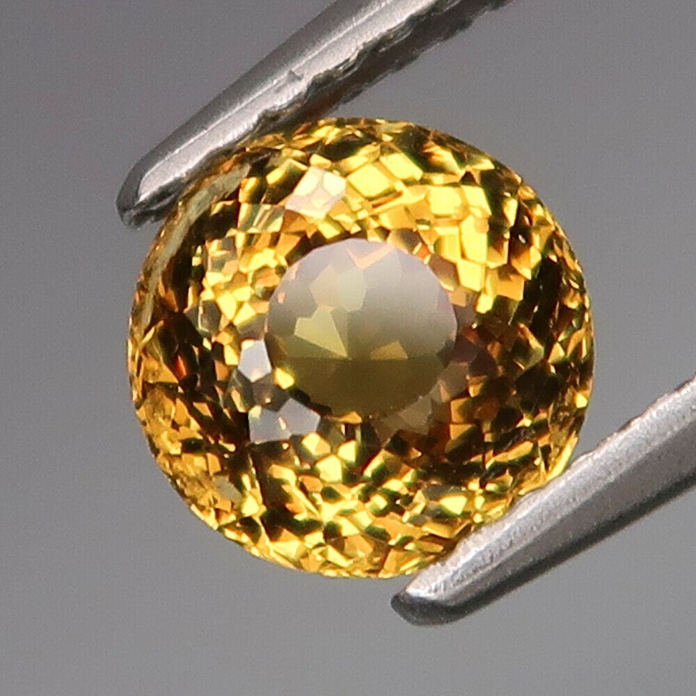 1.37 ct. Natural Yellow Malaya Garnet - AFRICA: 1.37 ct. Natural Yellow Malaya Garnet - AFRICA Color - Yellow Clarity - VS Cut - Round Ct. Weight - 1.37 ct. Dimensions - 6.30 - 6.30 X 4.50 mm