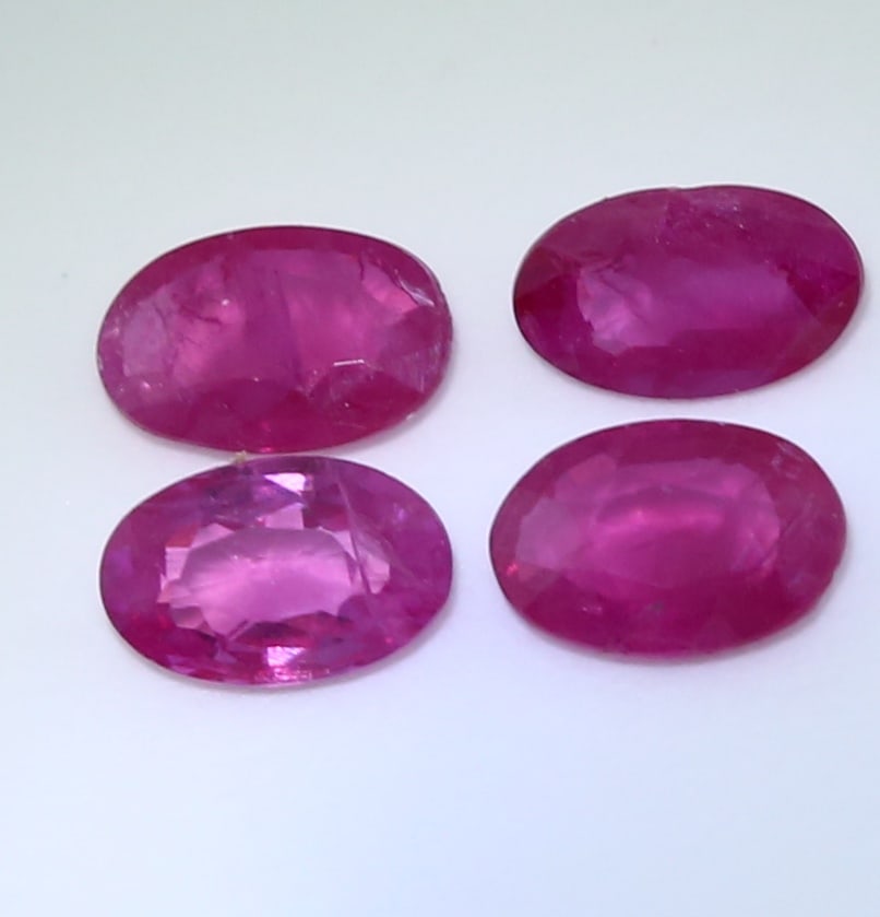 IGI Certified 1.01 ct. Set of 4 Rubies - BURMA: IGI Certified 1.01 ct. Set of 4 Rubies - BURMA Cut - Oval Mixed cut Color - Purplish Red Clarity - SI Ct. wt. - 0.26 + 0.25 + 0.25 + 0.25 = 1.01 ct. Dimensions - 4.85 x 3.25 x 1.82 mm ; 4.81 x