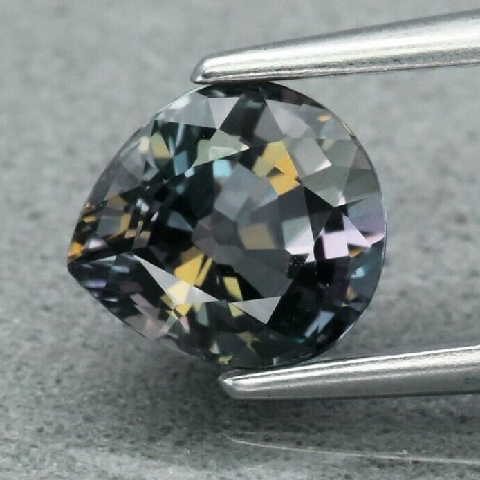 1.02 ct. Unheated Multicolor Sapphire - TANZANIA (1 of 2)