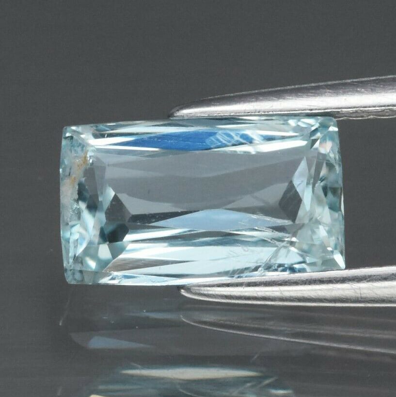 1.36 ct. Natural Greenish Blue Aquamarine - BRAZIL (1 of 3)