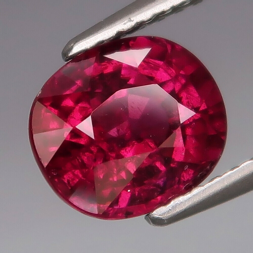 2.37ct. Natural Hot Pink Purple Rhodolite Garnet AFRICA (1 of 2)