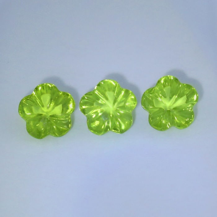 IGI Certified Set of 3 Flower Cut Peridots - PAKISTAN: IGI Certified Set of 3 Flower Cut Peridots - PAKISTAN Color - Yellowish Green Cut - Flower cut Clarity - VS-SI Ct. wt. - 1.41 + 1.40 + 1.42 = 4.23 ct. Dimensions - 6.65 x 6.89 x 4.36 mm ; 6.62
