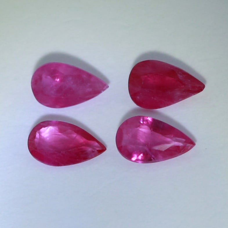 IGI Certified Set of 4 Rubies 0.78 ct. - BURMA: IGI Certified Set of 4 Rubies 0.78 ct. - BURMA Cut - Pear Mixed CutColor - Purplish RedClarity - SICt. Weight - 0.18 + 0.16 + 0.21 + 0.23 = 0.78 ct.Dimensions - 4.96 x 3.16 x 1.67 mm ; 5.08 x 2.66 x