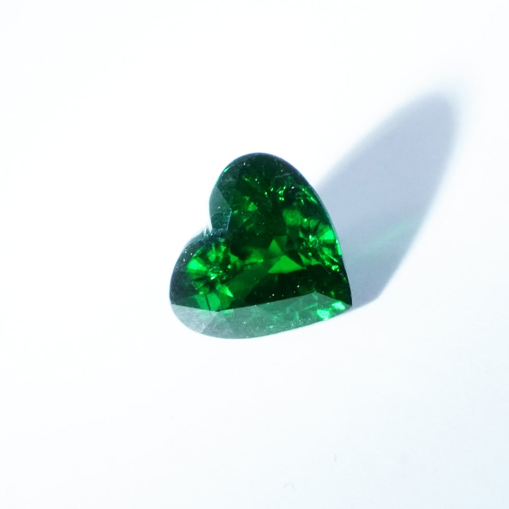GIA Cert. 2.04 ct. Tsavorite Garnet KENYA, EAST-AFRICA (1 of 7)