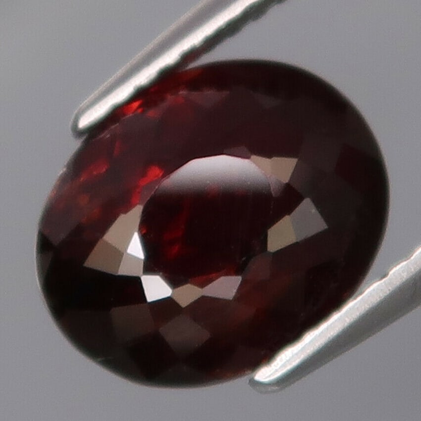 5.20 ct. Natural Red Zircon - TANZANIA: 5.20 ct. Natural Red Zircon - TANZANIA Color - Red Clarity - VVS Cut - Oval Ct. Weight - 5.20 ct. Dimensions - 10.40 x 8.50 x 5.80 mm Origin - TANZANIA </