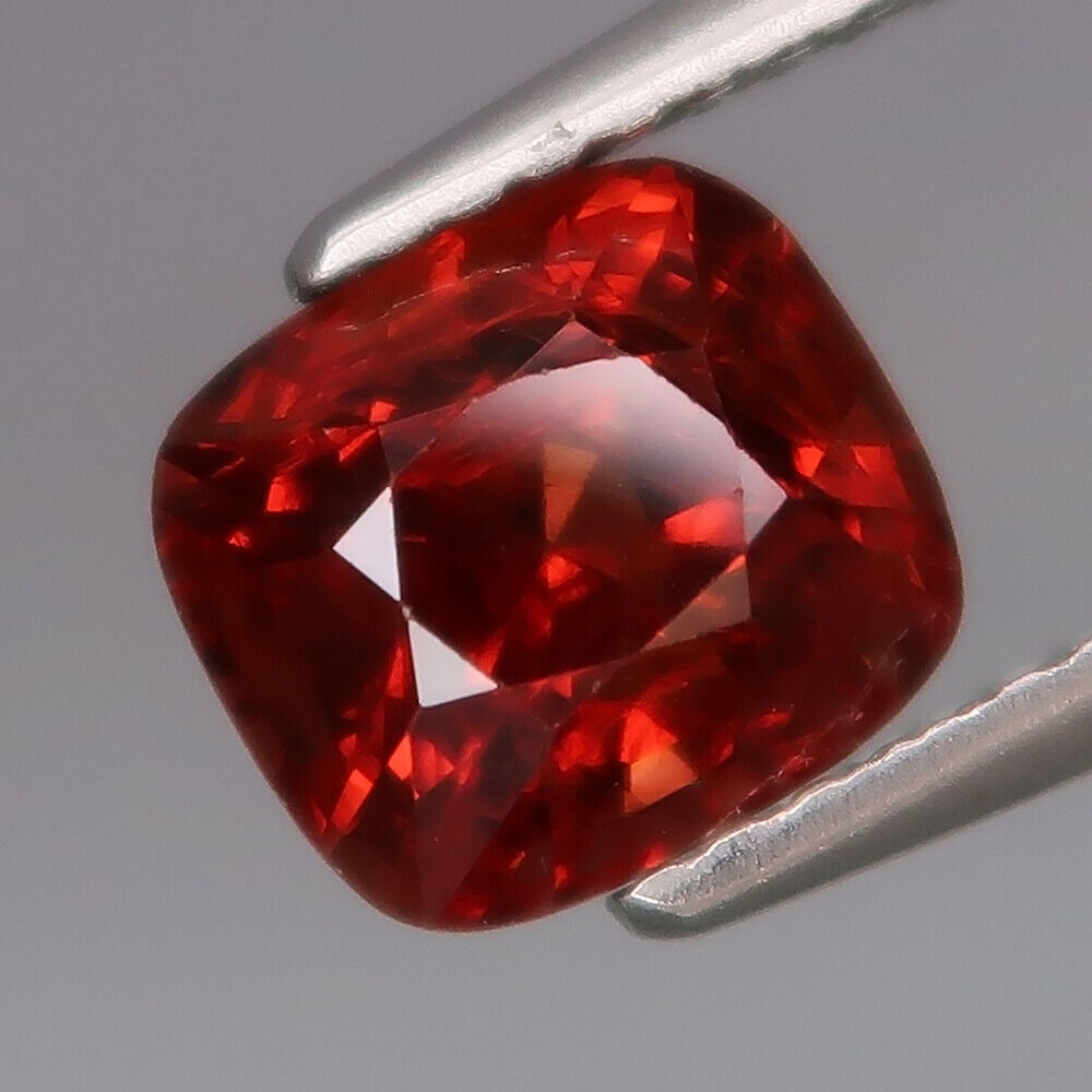 1.86 ct. Natural Padparadscha color Spinel - BURMA, MYANMAR (1 of 2)
