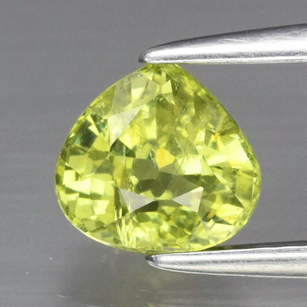 1.06 ct. Natural Yellowish Green Mali Garnet - MADAGASCAR (1 of 2)