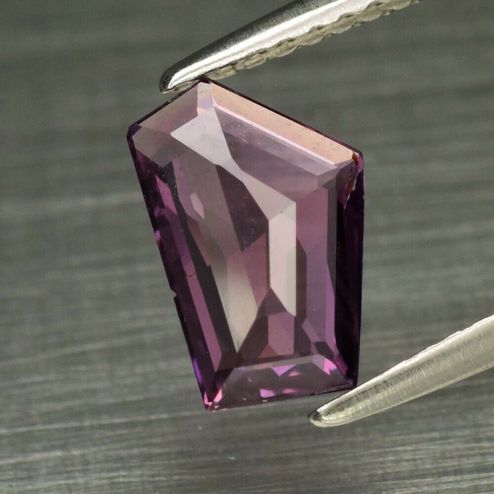 1.23 ct. Pinkish Purple Natural Unheated Sapphire - MADAGASCAR (1 of 3)