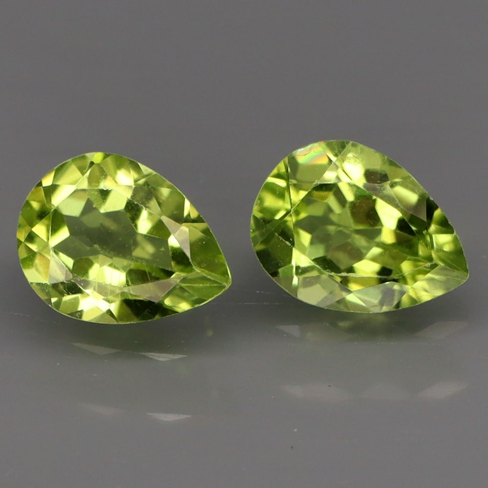 HGL Certified 2.36 ct. Pair of Peridots (1 of 3)