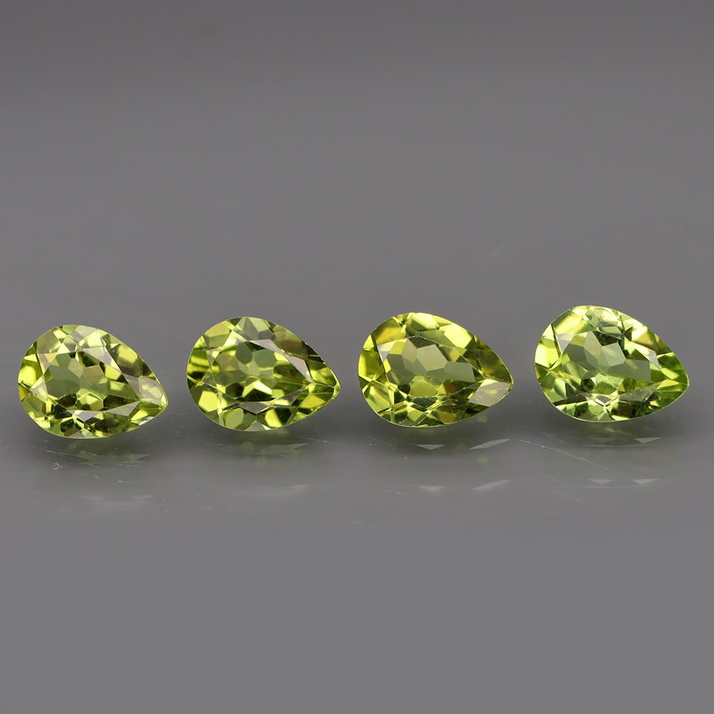 HGL Certified 4.58 ct. Peridots (1 of 3)