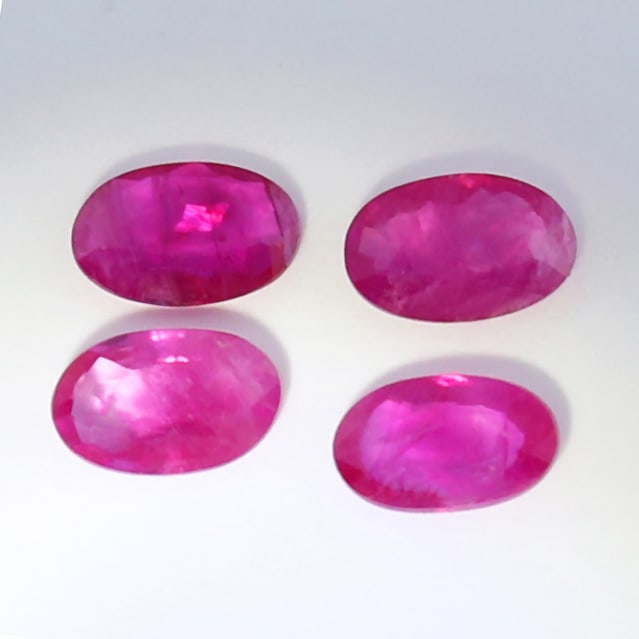 IGI Certified 0.92 ct. Set of 4 Rubies - BURMA: IGI Certified 0.92 ct. Set of 4 Rubies - BURMA Cut - Oval Mixed Cut Color - Purplish Red Clarity - SI - I Ct. Weight - 0.20 + 0.24 + 0.24 + 0.24 = 0.92 ct. Dimensions - 4.89 x 3.10 x 1.28 mm , 4.