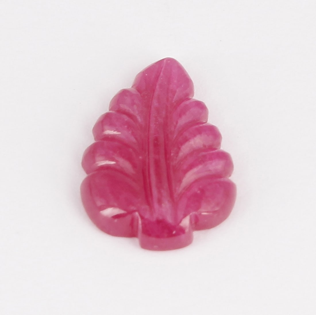 GFCO (SWISS) Certified 5.27 ct. Carved Leaf Ruby - AFRICA: GFCO (SWISS) Certified 5.27 ct. Carved Leaf Ruby - AFRICA Cut - Fancy Carving Color - Red - Pink / Pink - Red Clarity - Semi-Transparent Ct. Weight - 5.27 ct. Dimensions - 16.11 x 11.09 x 3.
