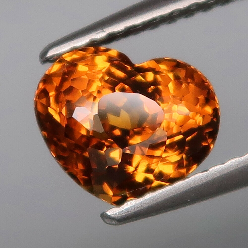 2.28 ct. Natural Gold Yellow Malaya Garnet - AFRICA: 2.28 ct. Natural Gold Yellow Malaya Garnet - AFRICA Color - Gold Yellow Clarity - VS Cut - Heart Ct. Weight - 2.28 ct. Dimensions - 8.10 X 6.80 X 5.60 mm