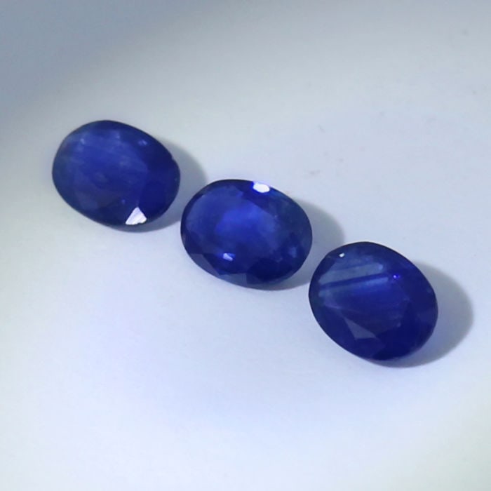 Set of 3 IGI Certified 0.44 + 0.41 + 0.53 = 1.38 ct. Blue Sapphires (1 of 5)