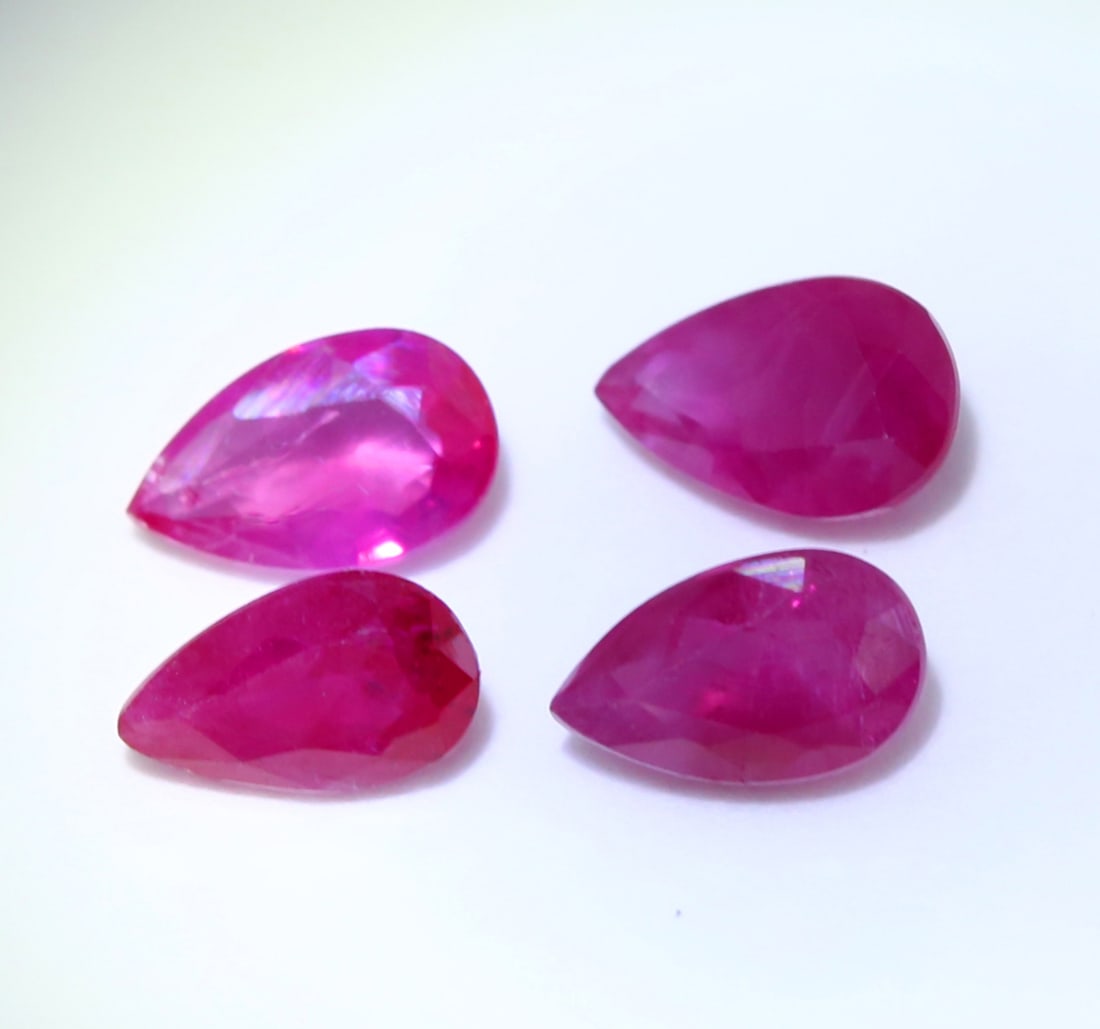 IGI Certified - Set of 4 Rubies 1.07 ct. - BURMA: IGI Certified 1.07 ct. Set of 4 Rubies - BURMA Cut - Pear Mixed cut Color - Purplish Red Clarity - SI Ct. wt. - 0.31 + 0.22 + 0.29 + 0.25 = 1.07 ct. Dimensions - 5.01 x 3.09 x 2.27 mm ; 5.08 x