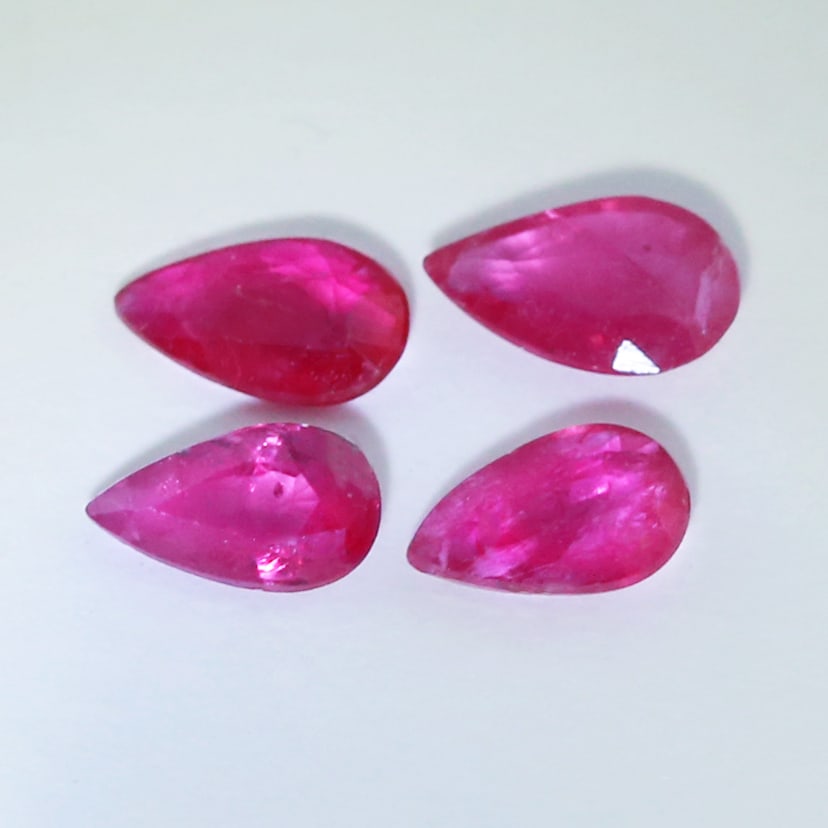 IGI Certified Set of 4 Rubies 0.81 ct. - BURMA: IGI Certified Set of 4 Rubies 0.81 ct. - BURMA Cut - Pear Mixed Cut Color - Purplish Red Clarity - SI Ct. Weight - 0.24 + 0.19 + 0.21 + 0.17 = 0.81 ct. Dimensions - 5.36 x 3.22 x 1.65 mm ; 4.9
