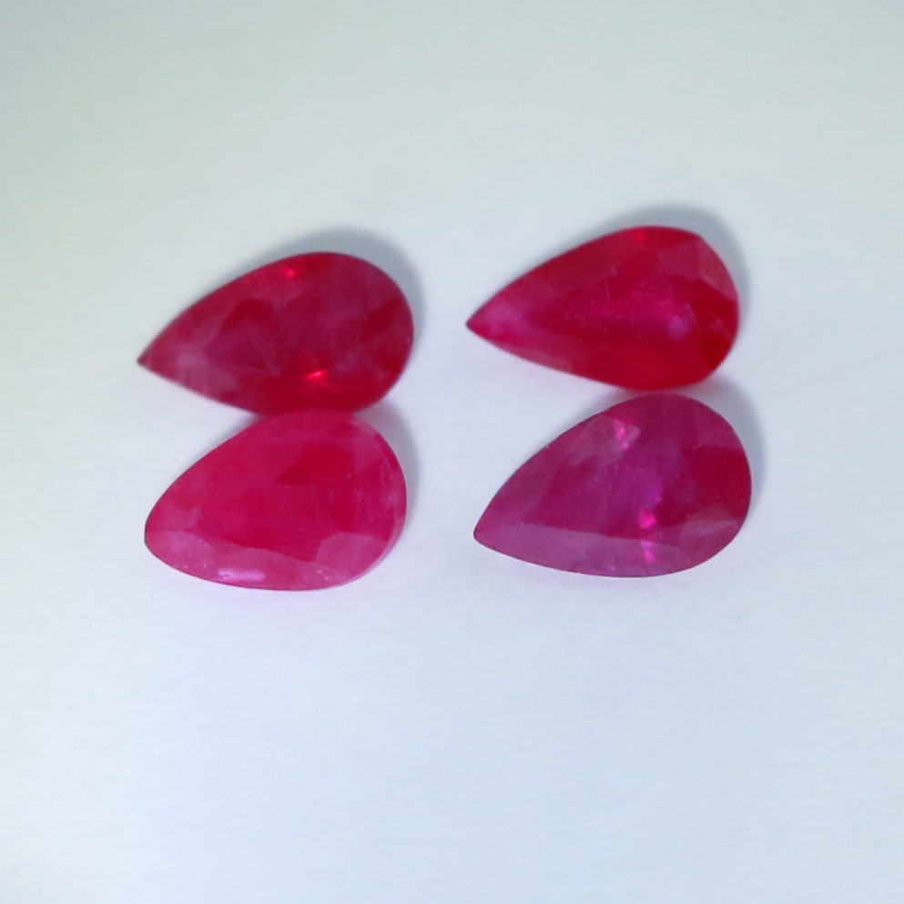 IGI Certified Set of 4 Rubies 1.01 ct. - BURMA: IGI Certified Set of 4 Rubies 1.01 ct. - BURMA Cut - Pear Mixed Cut Color - Purplish Red Clarity - SI Ct. Weight - 0.31 + 0.28 + 0.19 + 0.23 = 1.01 ct. Dimensions - 4.86 x 3.00 x 2.45 mm ; 5.0