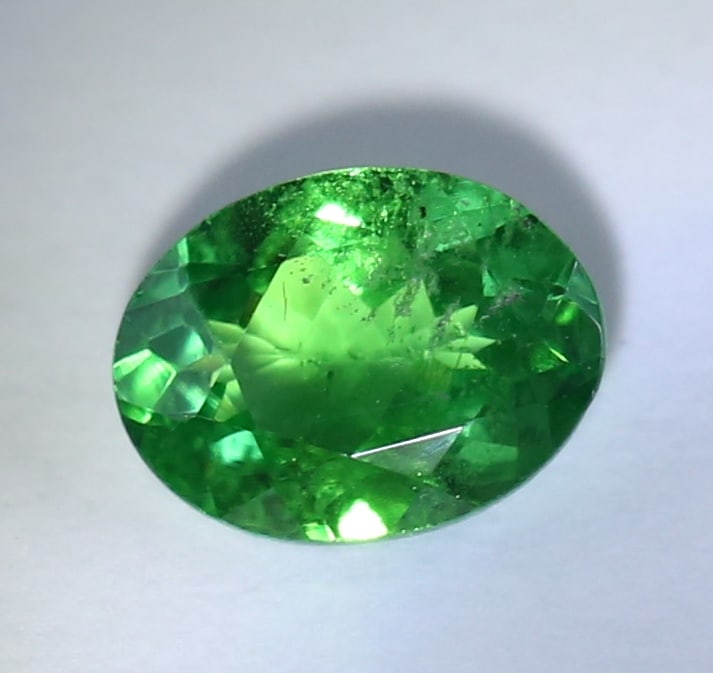 IGI Certified 0.87 ct. Tsavorite Garnet Untreated KENYA: IGI Certified 0.87 ct. Tsavorite (Grossularite - Garnet) Untreated KENYA Cut - Oval Mixed Cut Color - Green Clarity - VS Ct. Weight - 0.87 ct. Dimensions - 7.01x 5.22 x 3.03 mm