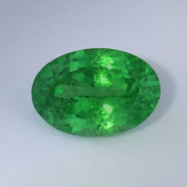 GIA Certified 1.31 ct. Tsavorite Garnet Untreated KENYA: GIA Certified 1.31 ct. Tsavorite (Grossularite - Garnet) Untreated KENYA Cut - Oval Modified Brilliant cutColor - GreenClarity - VS-SICt. Weight - 1.31 ct.Dimensions -7.92 X 5.44 X 3.88 mm