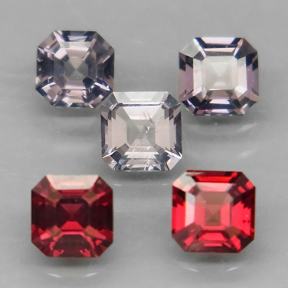 1.63 ct. Set of 5 Fancy color Spinels - BURMA, MYANMAR 1.63 ct. Set of 5 Fancy color Spinels -: 1.63 ct. Set of 5 Fancy color Spinels - BURMA, MYANMAR Color - Fancy Clarity - VS Cut - Emerald cut Ct. Weight - 1.63 ct. Size - 4 x 4 mm No. of Spinel - 5 <