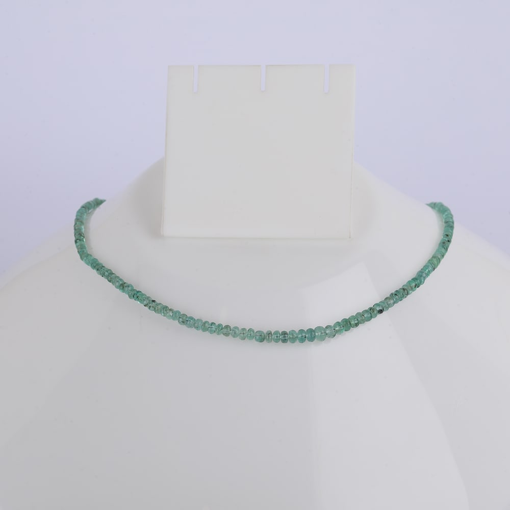 25.00 ct. Natural Emerald Beads Single Strand Necklace: 25.00 ct. Natural Emerald Beads Single Strand Necklace Color - Green Shape - Rondelle beads Gem Weight - 25.00 ct. (with sterling silver) With sterling silver lock &