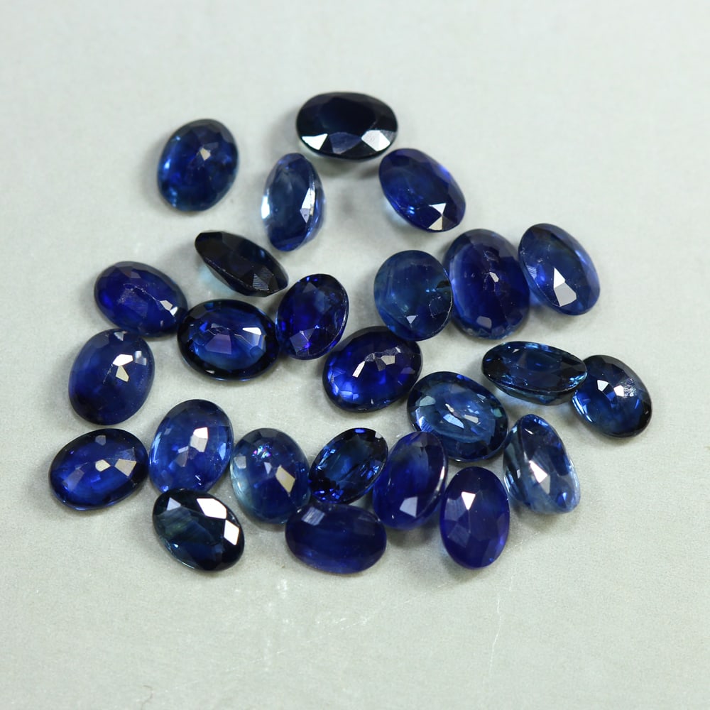 HGL Certified 5.84 ct. Blue Sapphire Lot - SRI LANKA: HGL Certified 5.84 ct. Blue Sapphire Lot - SRI LANKA Ct. Weight - 5.84ct. Shape - Oval Color - Blue Clarity - VVS Size - Mix