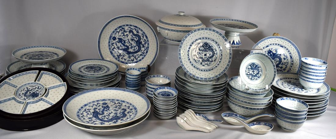CHINESE WANYU RICE GRAIN BLUE & WHITE PORCELAIN DINNER (1 of 11)