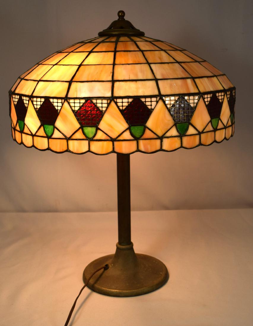 VICTORIAN LEADED GLASS TABLE LAMP: (1 of 3)