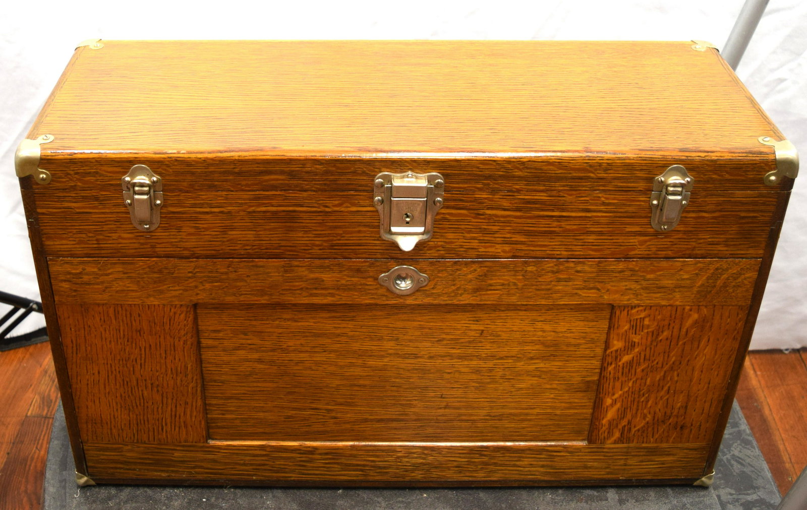 WONDERFUL OAK H. GERSTNER & SONS MACHINIST CHEST WITH: H. Gerstner & Sons 11 Drawer Oak Model number 52 Machinist oak Tool Box Chest with contents of tools - measures 20 inches x 16 x 9 ½ inches. Estate piece and scrimshaw tools in great condition. Tools