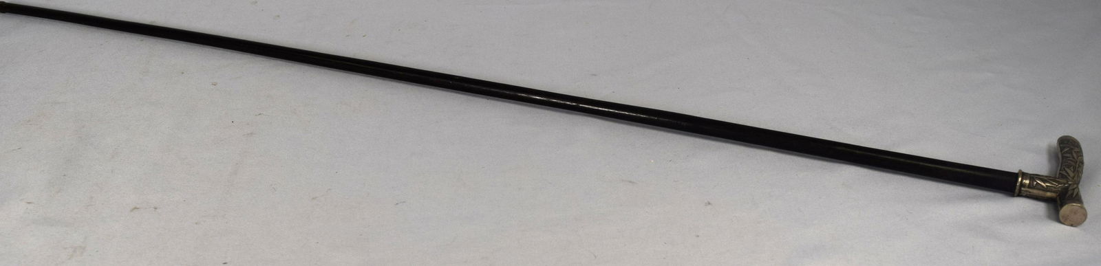 ANTIQUE STERLING SILVER HANDLE WALKING STICK: (1 of 5)
